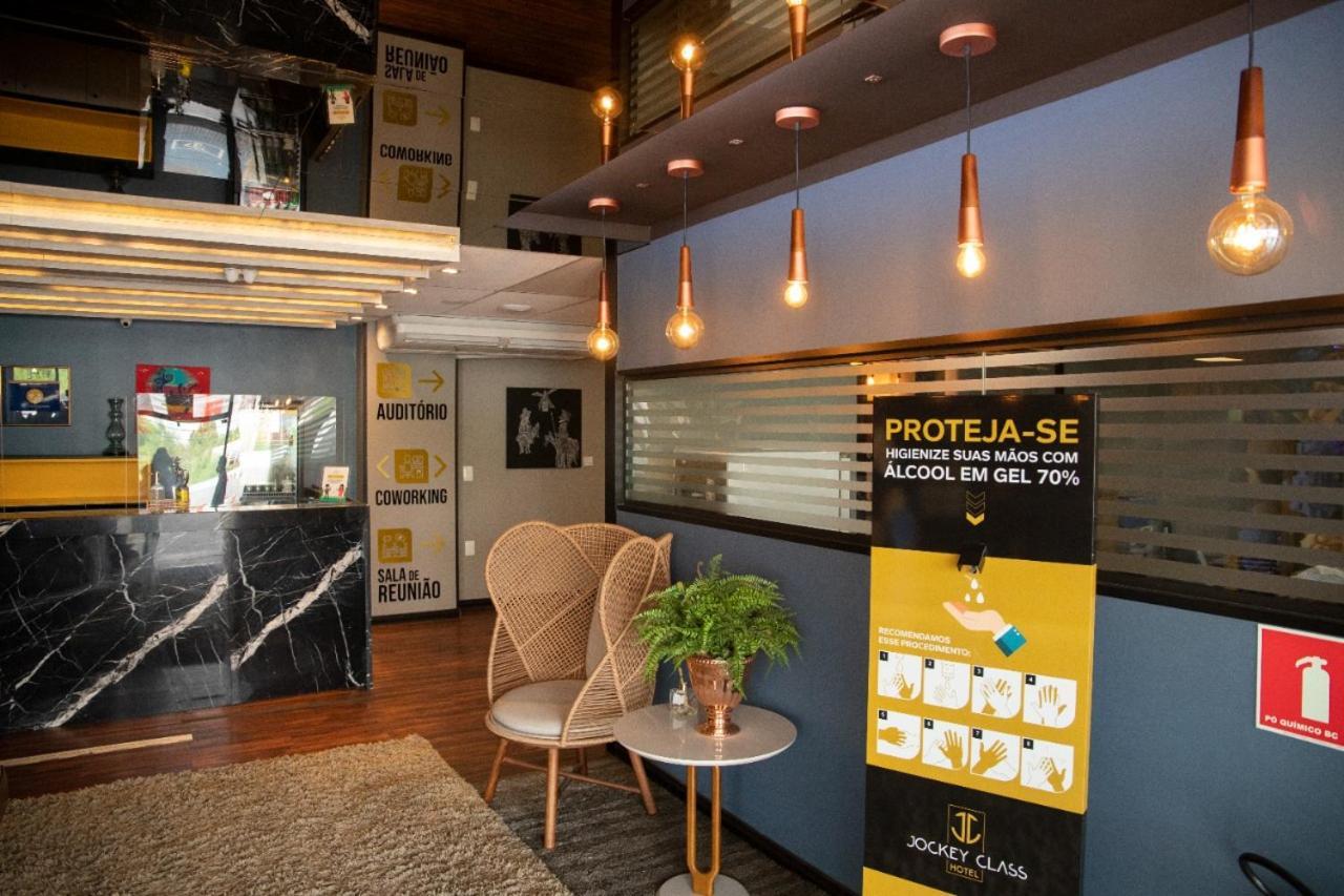 Jockey Class Hotel Терезина Екстериор снимка